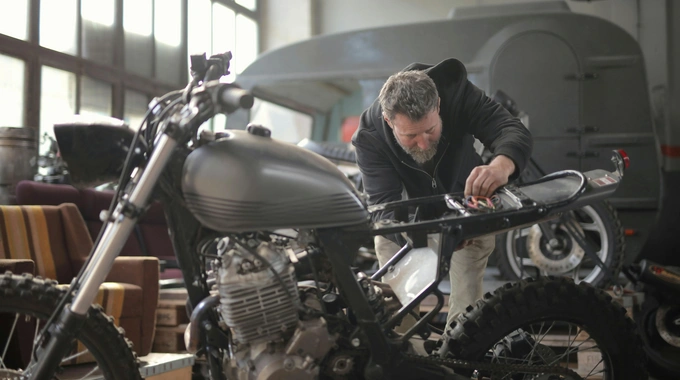 Brīvība uz diviem riteņiem - kas patiesībā slēpjas aiz motosezonas romantikas