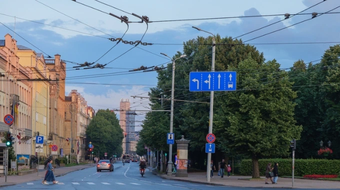 Braukšana pa sabiedriskā transporta joslu – kad tas ir atļauts un kad draud sods?