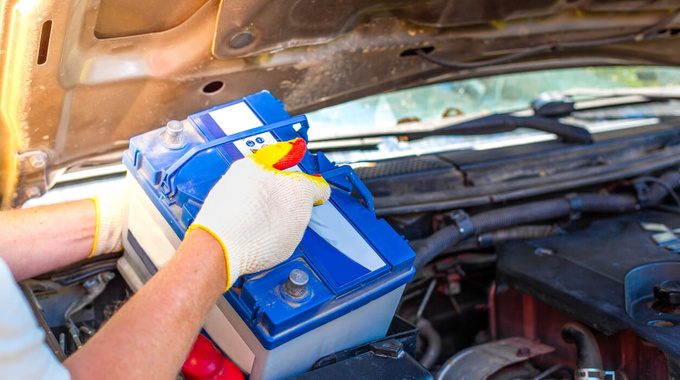 Cik ilgi jālādē auto akumulators dažādos apstākļos?