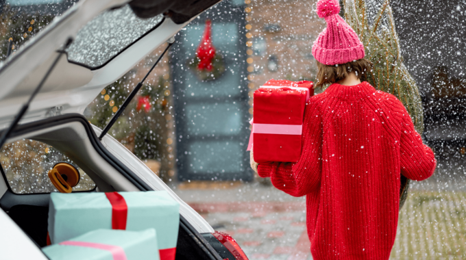 Svētku izbraucieni un evakuators: eksperta padomi autovadītājiem