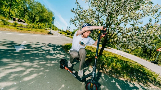 OCTA elektroskrejritenim - Drošība uz ielas