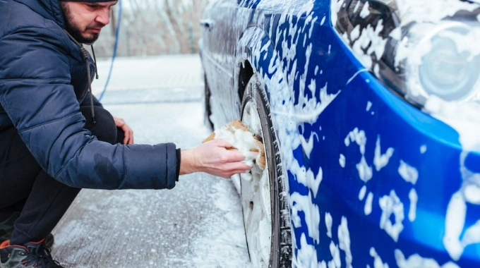 Kā mazgāt auto ziemā pareizi un droši