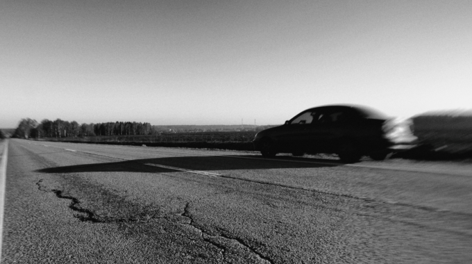 Kas ir bremzēšanas ceļš un kādi faktori to ietekmē?