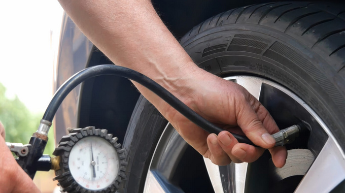 Spiediens riepās - kā noteikt pareizo līmeni un cik bieži pārbaudīt?